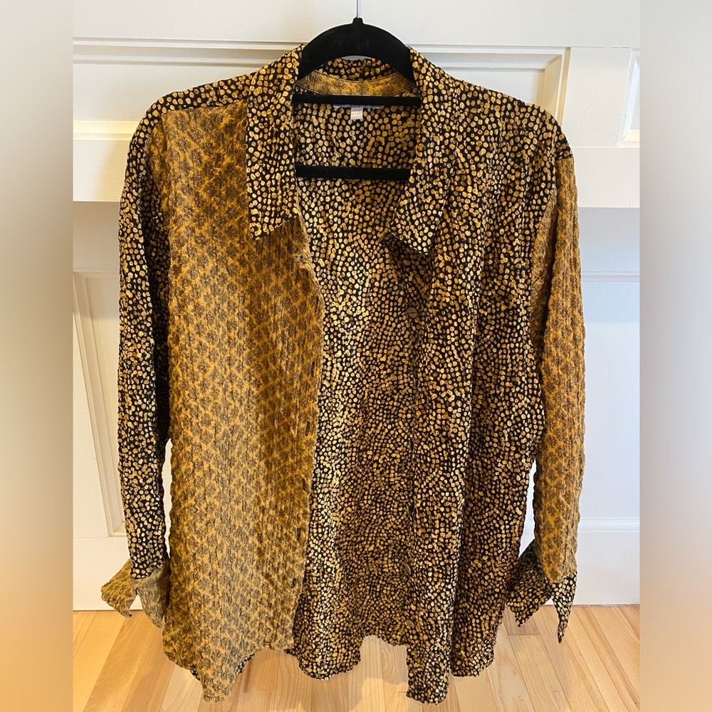 Super fun gold and black Habitat XXL shirt